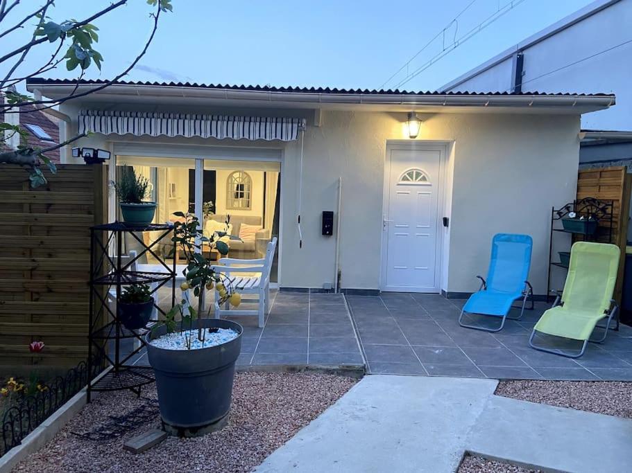 Maison Jardin Et Parking Gratuit - 10 Min De L'Aeroport - Metro 14 - Arrivee Autonome オルリー エクステリア 写真